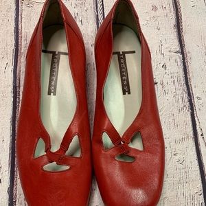New Trotters Wide Red Leather Cross Strap Flats 6W